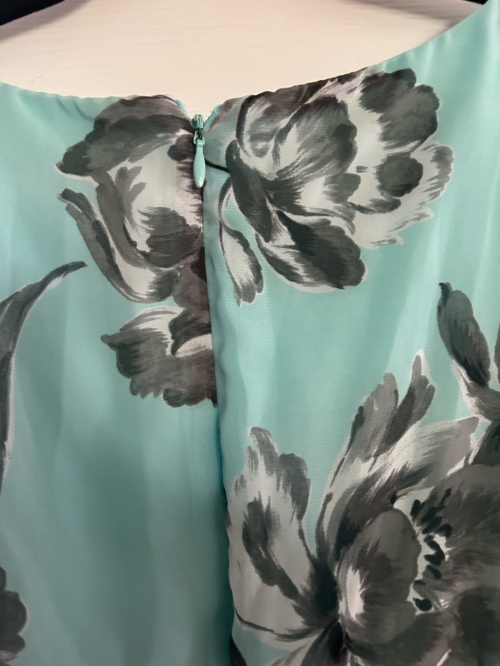 Beautiful Sleeveless Floral Maxi Dress - Picture 4 of 6